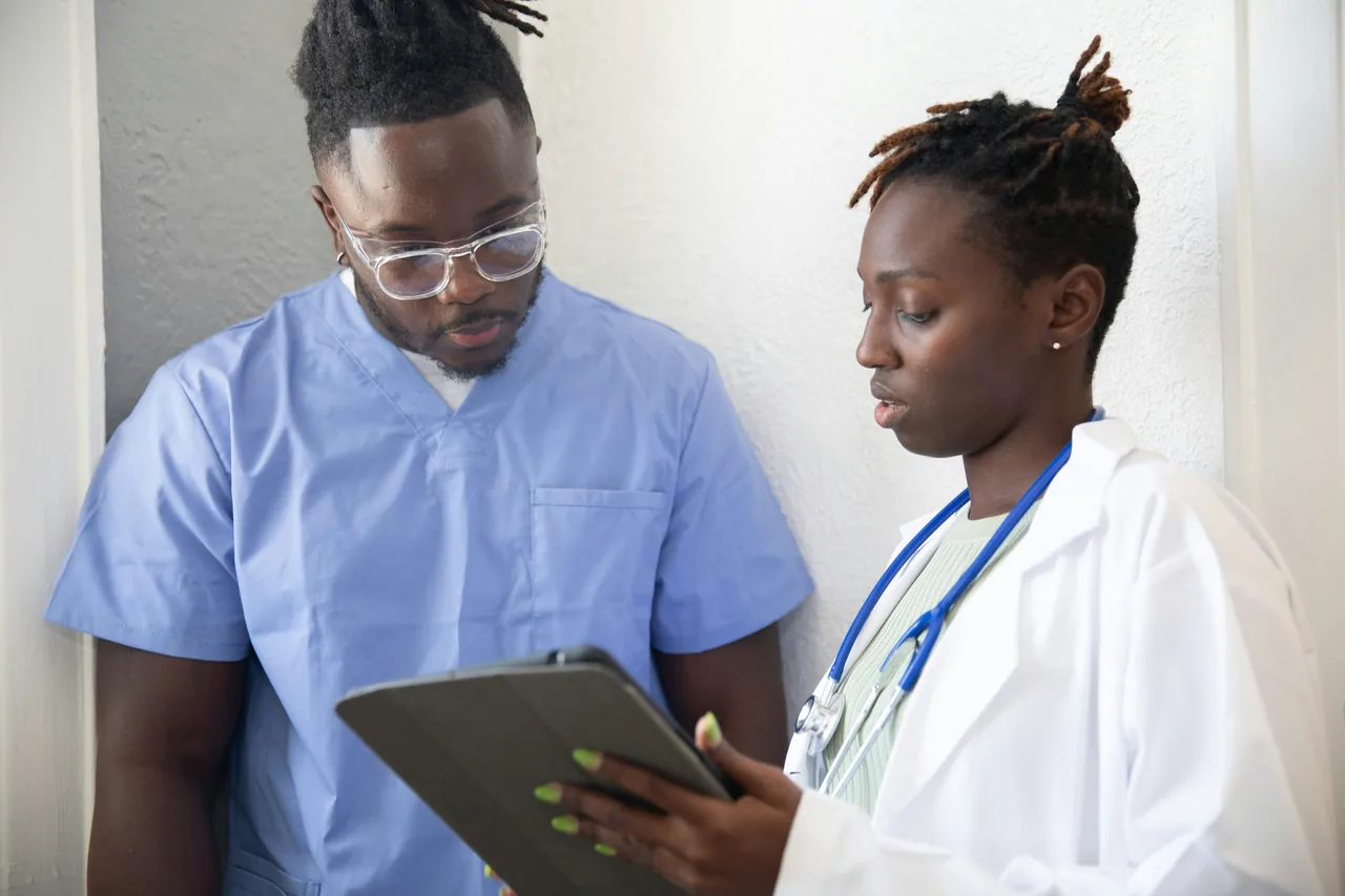 A doctor showing a patient something on the tablet